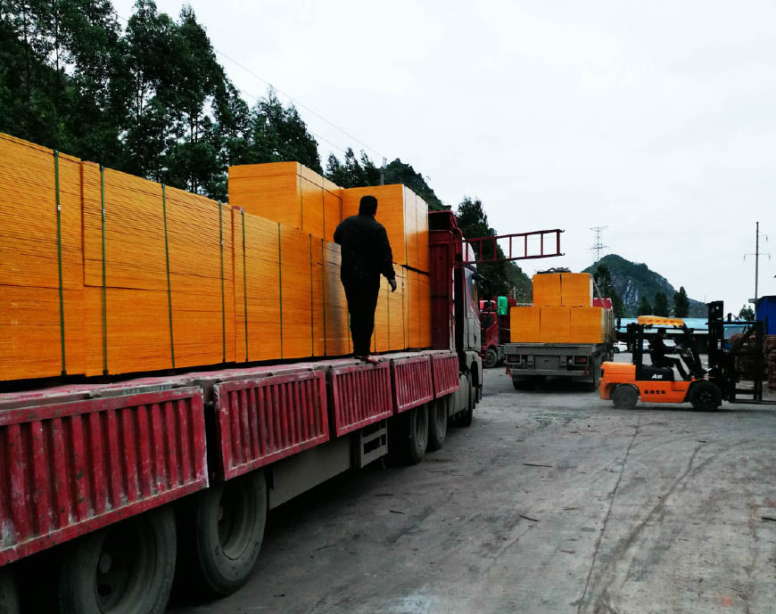 100萬的建筑模板訂單量發往湖南岳陽！